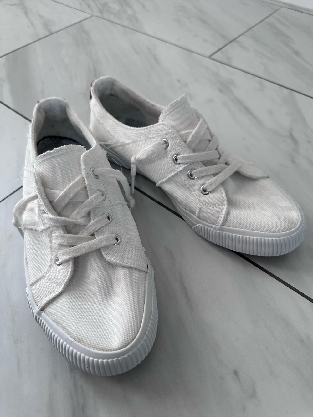 Tommy Bahama White Low-Top Canvas Sneakers 10